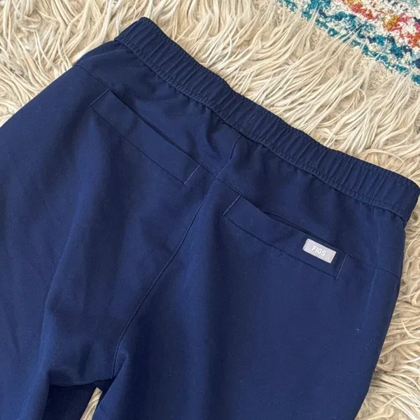 Figs navy jogger scrubs pants size XS/S - Image 4