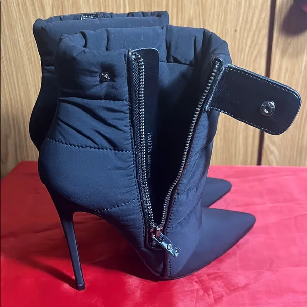 Jennifer Lopez Black Quilted Heeled Boots - Image 3