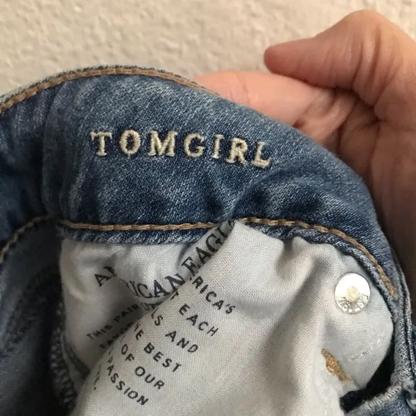 American Eagle Outfitters‎ Tom girl button fly distressed light wash jeans 2R - Image 4