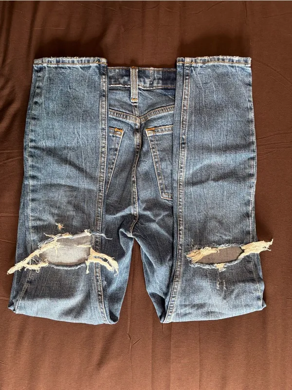Abercrombie & Fitch Light Blue Boyfriend Jeans with Knee Rip - Image 6