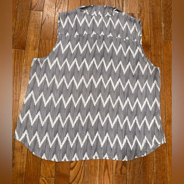 Ann Taylor Black and White Zigzag Blouse - Image 8
