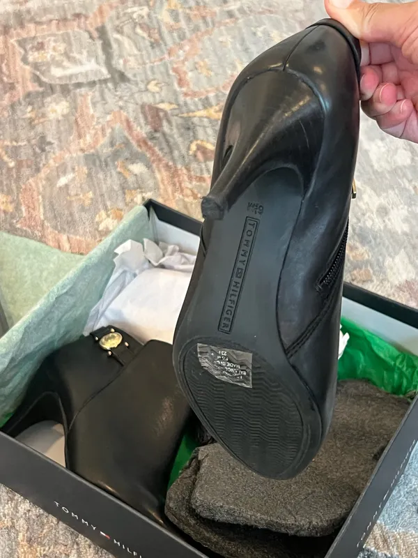 Tommy Hilfiger Booties in Size 6.5 - Image 4