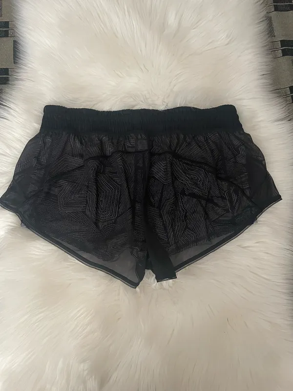 lululemon athletica Lululemon City Sky Run By Short Sz 10 In Black / Dottie Tribe White Black - Image 6