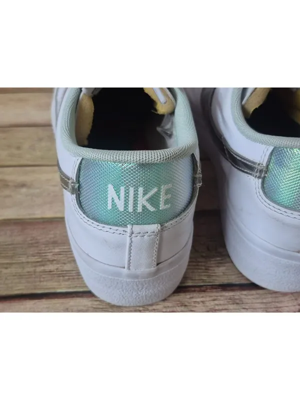 Nike Blazer Low Platform Womens 10 White Metallic Silver Iridescent DQ7654-100 - Image 8