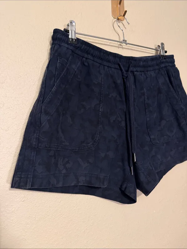 Athleta Farallon Camo Shorts Blue Size 10 Tall - Image 3