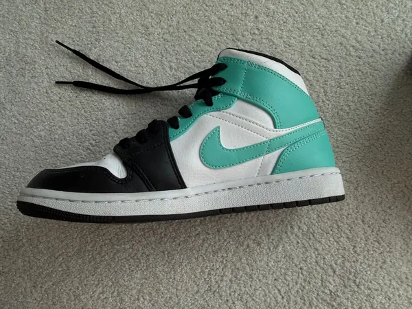 Nike Air Jordan 1 Mid - Image 3