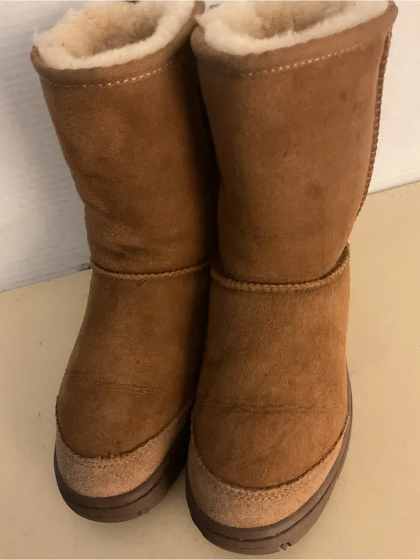 UGG women chestnut suede sheepskin short classic boots US 5 - Image 10