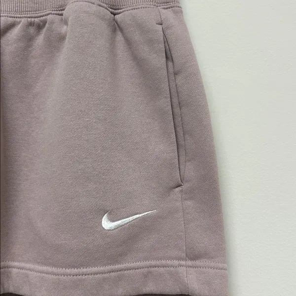 NWOT Nike Women's Loose Fit Mauve Sweatshorts size XL - Image 3