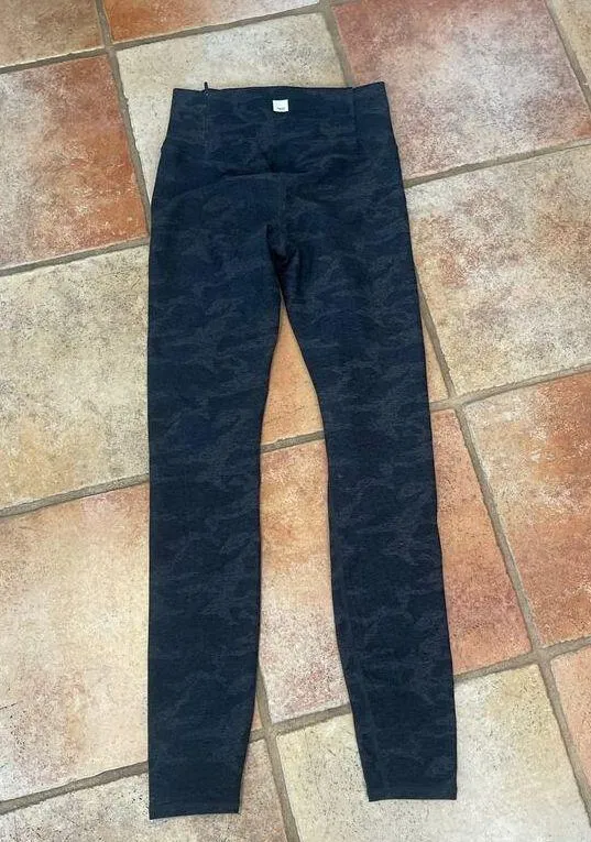 VUORI Camo leggings dark gray size xs - Image 2