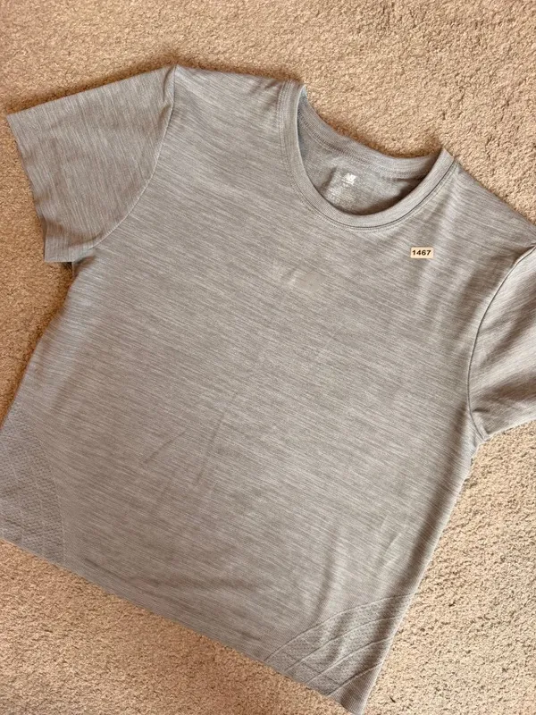 New Balance S Womens Gray Performance T-Shirt Size Small Lightweight Moisture-Wi - Image 3