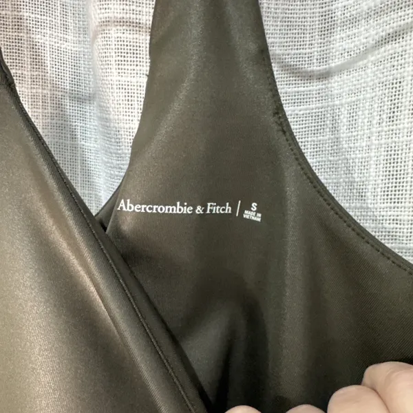 NWT Abercrombie & Fitch Sheen V-Neck Racerback Sz S Cropped Tank Green Org $35 - Image 3