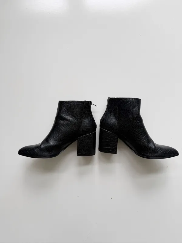 Steve Madden Julianne Black Crocodile Embossed Leather Ankle Boots Size 8 - Image 3