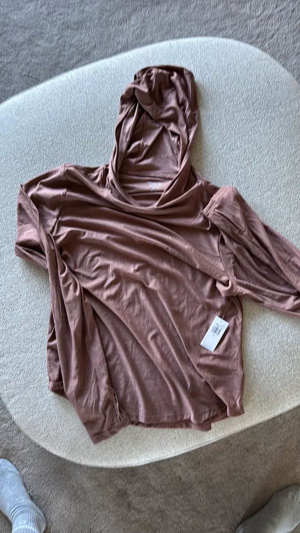 Old navy cloud motion long sleeve - Image 3