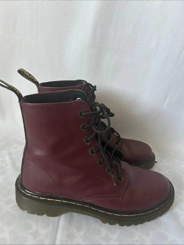 Dr. Martens Leyton Cherry Red Smooth Leather 7 Eye Lace-Up Boots **Size 6** 🍒🍒 - Image 4