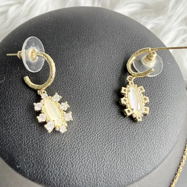 Kendra Scott - Emma Crystal Framed Huggie Earrings - White/Gold - Image 3