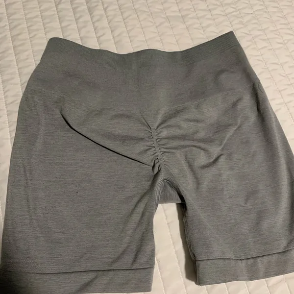 YoungLA Women's Gray Shorts Size Medium Scrunch Shorts EUC - Image 3