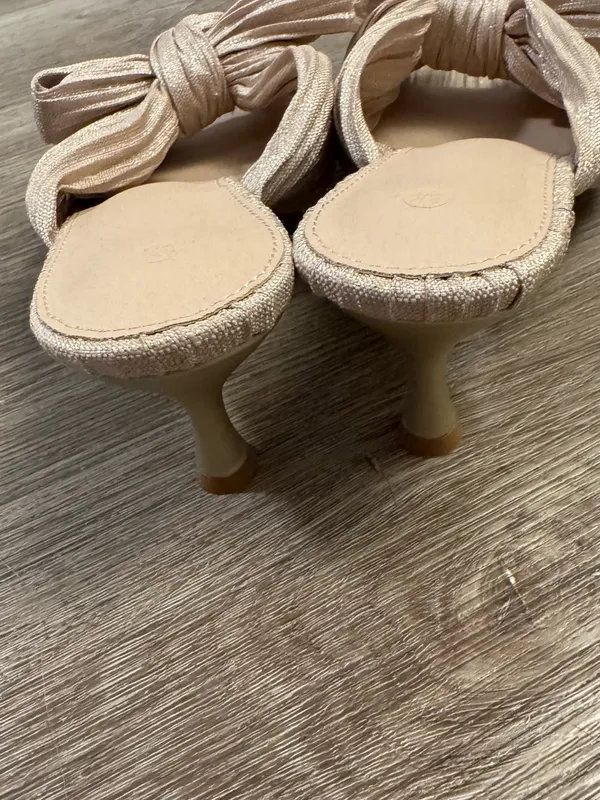 Amazon Tan Gold 3” shimmer sandal kitten heels 8.5 - Image 3