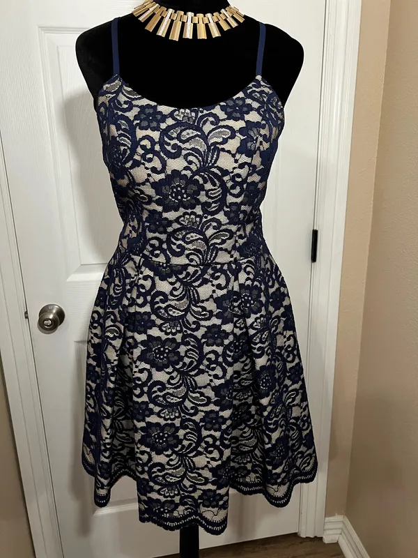 Windsor Navy blue lace dress - Image 7