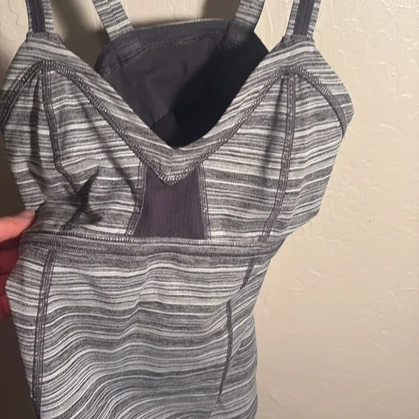 Lululemon Run Light Up Reflective Tank Top - Image 8