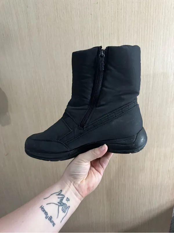 Women’s Totes Black Insulated Waterproof Winter Ankle Boots Size 10 - Image 4