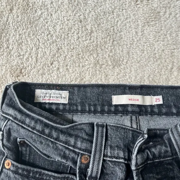 Levi's premium wedgie jeans - Image 4