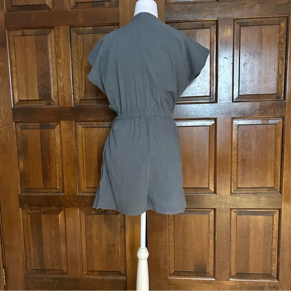 Theory Short Sleeve‎ Linen Blend Wrap Front Romper Size 8 Gray Minimalist - Image 5