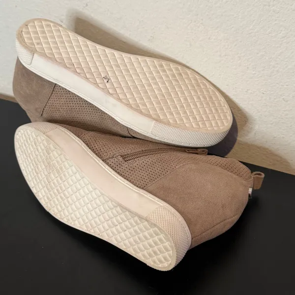 Steve Madden Wedge Sneakers Womens 7 Taupe Perforated Leather Zip High Top - Image 7