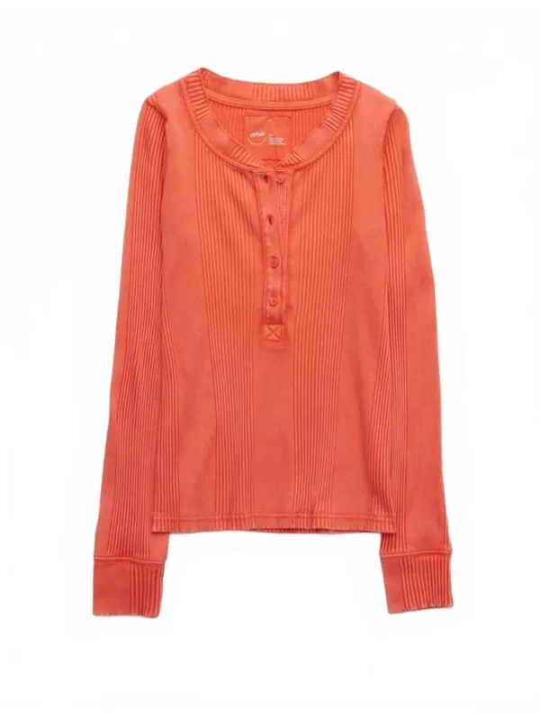 $45 NWOT Aerie Women’s Coral Orange Ribbed Road Trip Henley, Size Medium - Image 4