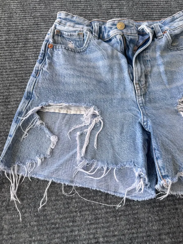 American Eagle Outfitters Baggy Mom distressed short 00‎ - Image 5