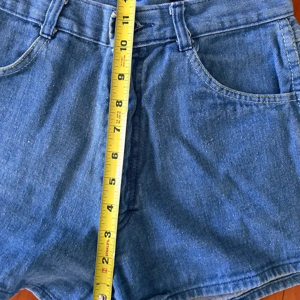 Vintage Woolco high waisted denim shorts Fit Small 24” waist made in Hong Kong - Image 5