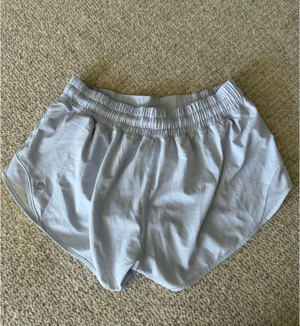 Lululemon Hot Shorts 4" - Image 2