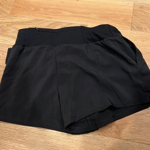 Fabletics small shorts‎ with ruffle front - Image 3