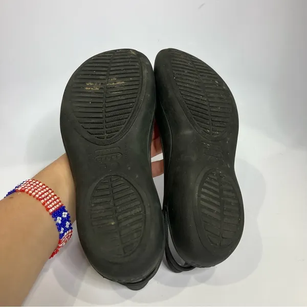 Black Crocs sling back shoes‎ size 7 - Image 5