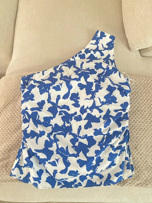 Abercrombie & Fitch Asymmetrical Top Size Medium - Image 3