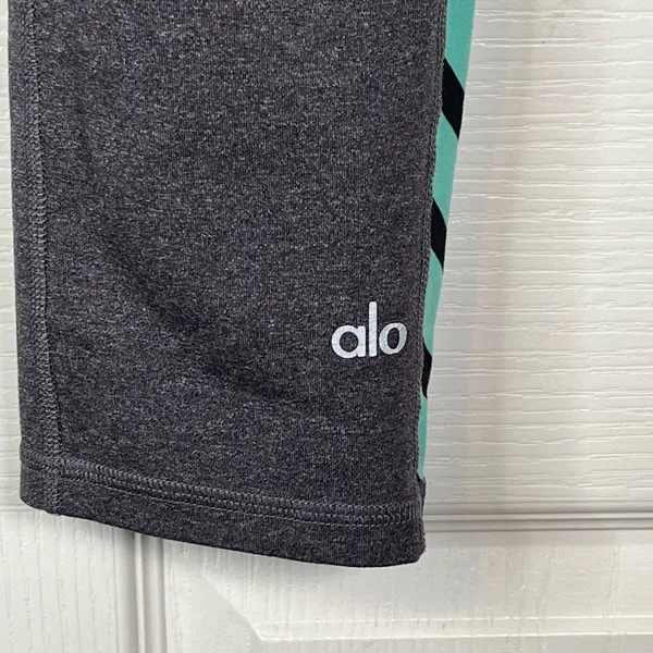 ALO Yoga Gray Capri Cropped Leggings Teal Black Stripe Sz S - Image 6