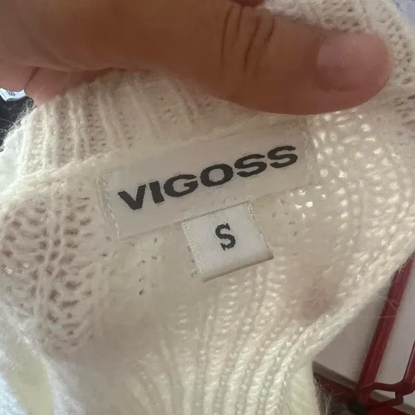 white off the shoulder sweater vigoss size small - Image 5