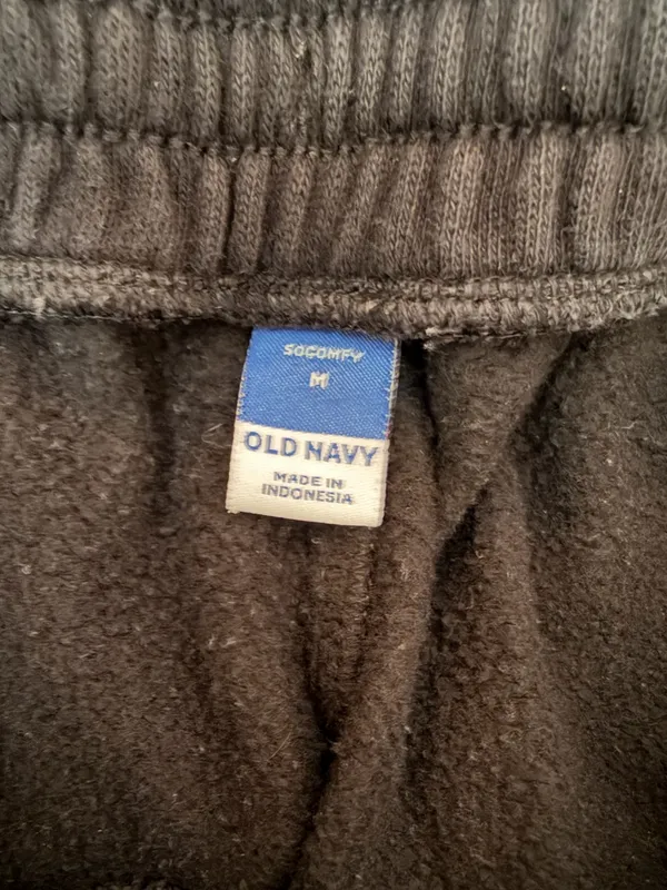 Old navy black cuffed sweat pants  - Image 3