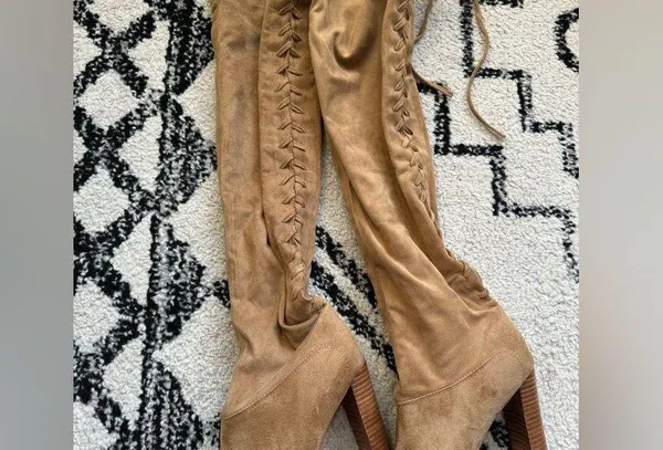 Billini Kimba Latte Suede Boots Brand New Size 8 - Image 4