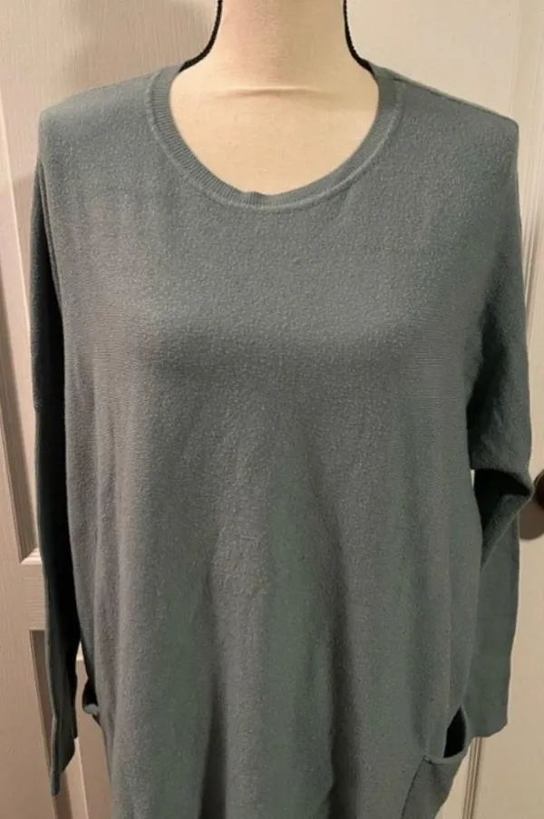 Women’s Tea & Rose M/L Mint Green Sweater with front pockets. Like new. - Image 3