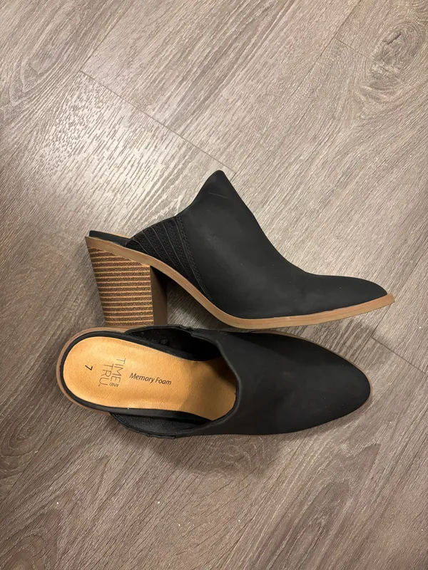 Time And Tru Black Mules - Image 5