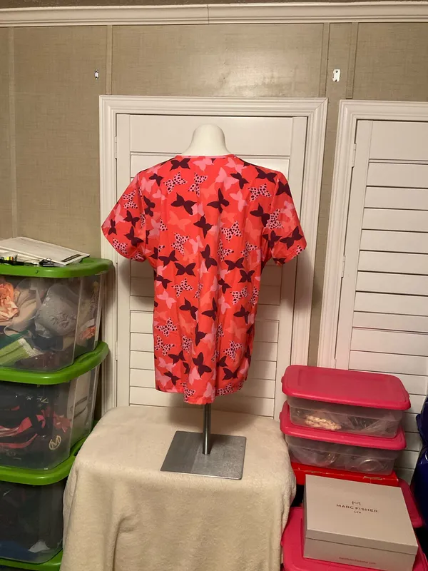 SB Scrubs Top Women’s S Winter Themed Red V-Neck Pullover Cotton - Image 3