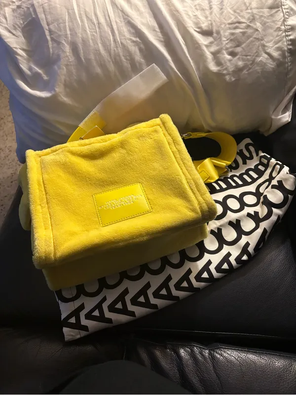 NWT Marc Jacob’s the terry small tote bag yellow - Image 11