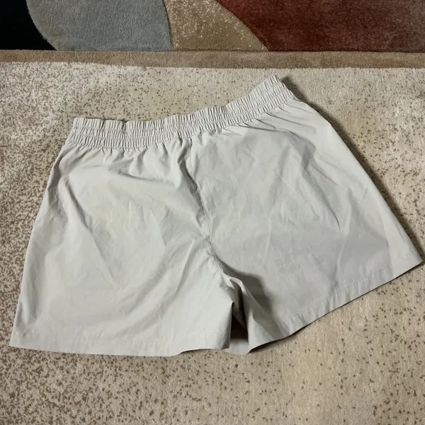 Athleta Hiking Utility Cargo Shorts Womens Medium Beige Gorpcore 463814-01 FA24 - Image 7