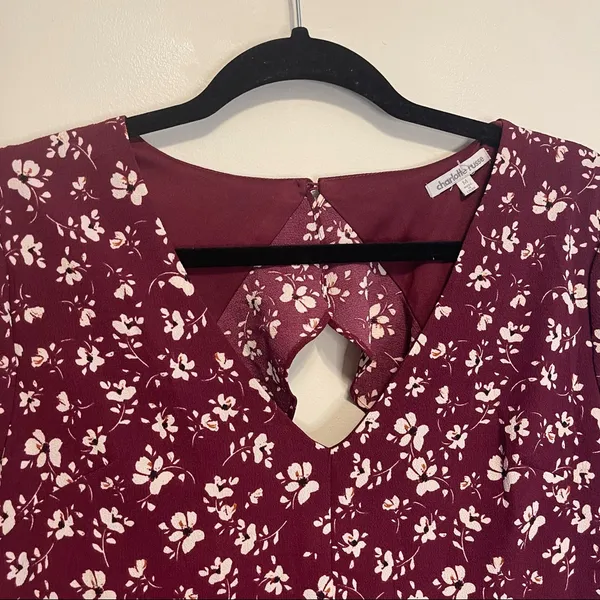 Charlotte Russe Maroon and White Floral Fit and Flare Ruffle Dress Size Medium - Image 3