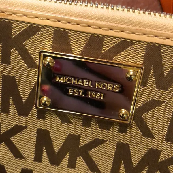 MOVING SALE! [AUTHENTIC] Michael Kors Wallet - Image 5
