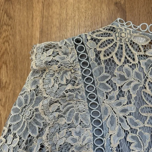 Storia Women's Blue And‎ Tan Floral Lace Prairie Top Size M - Image 10