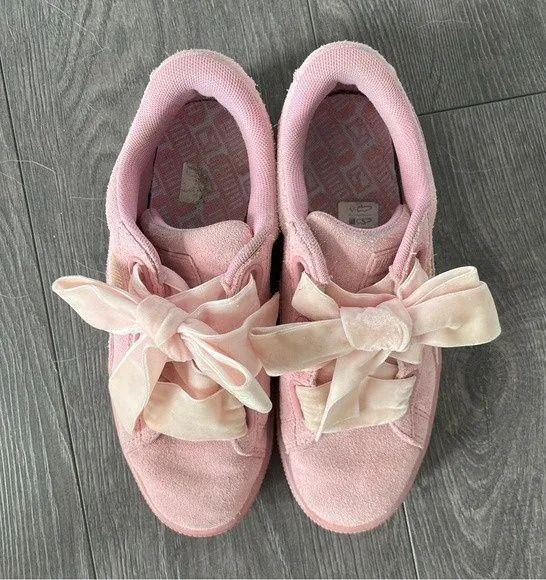 Puma Pink Basket Heart Suede Sneakers Large Pink Bows Size 6.5 Great Condition - Image 2