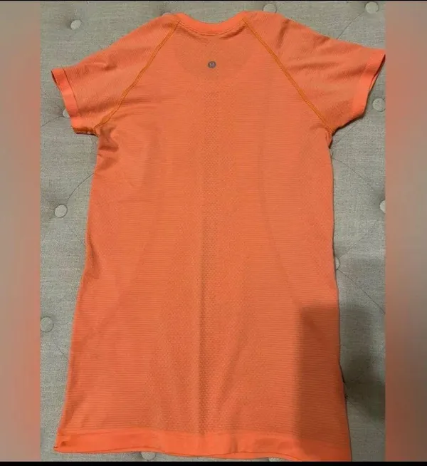 Lululemon Swiftly Tech Short Sleeve 2.0 - Image 4