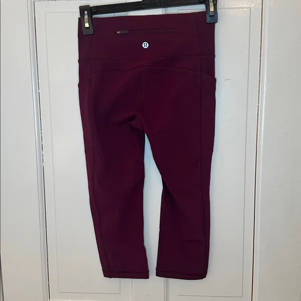 Lululemon Eggplant High-Waisted Cropped‎ Leggings size 4 EUC - Image 4