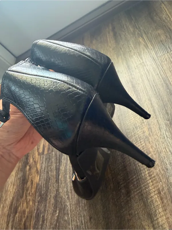 41 Hawthorn Black Ankle-Strap Pointed-Toe Heels NWOT no box - Image 5